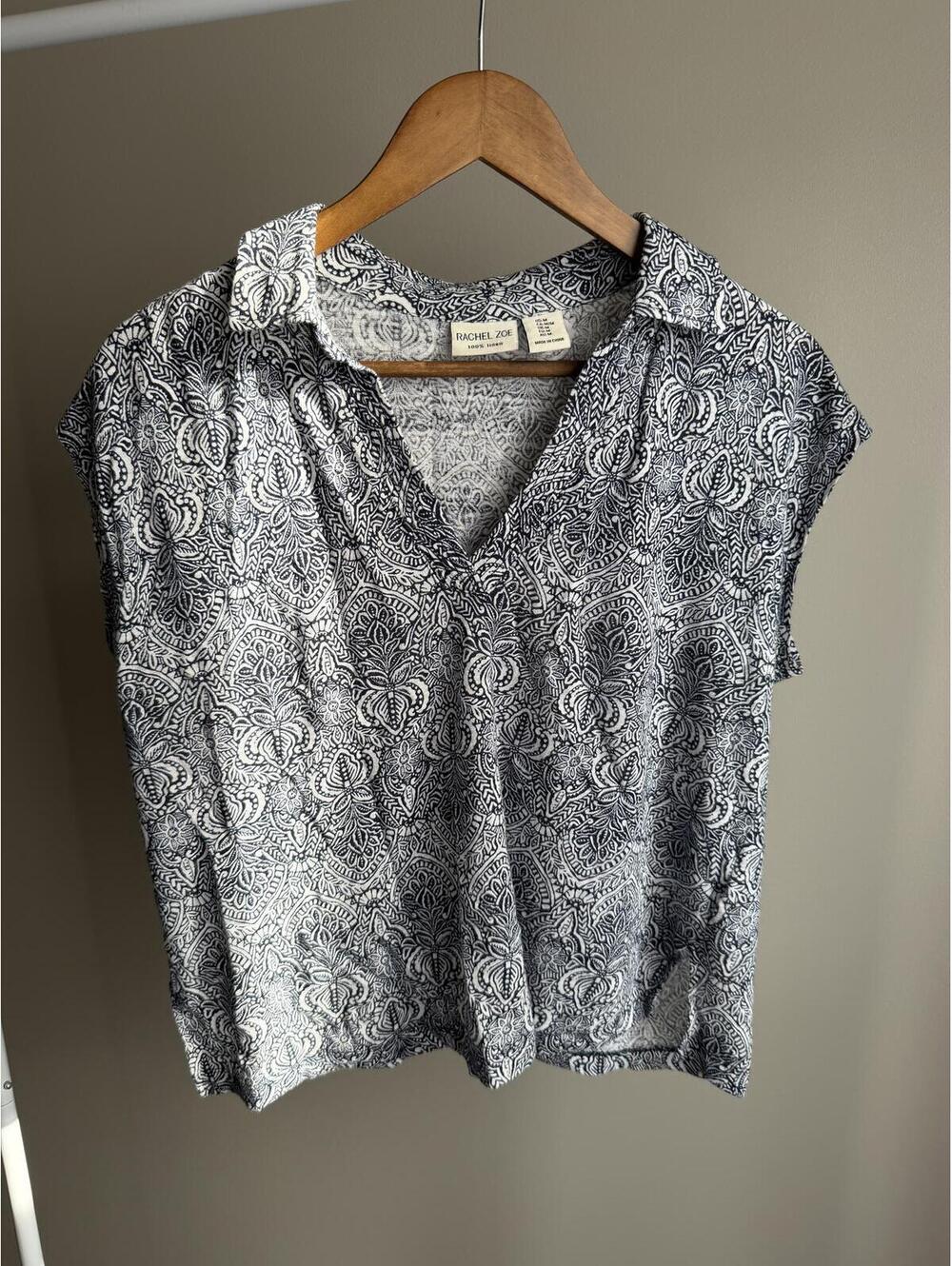 Rachel Zoe 100% linen v-neck cap sleeve shirt
